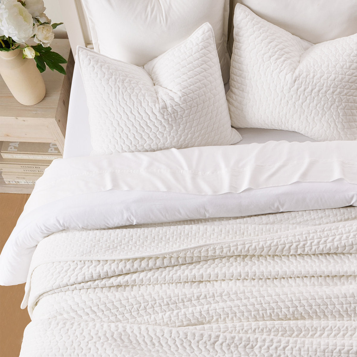 Hazel Cross-Stitch Velvet Quilt Set