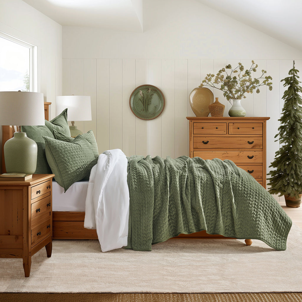Hazel Cross-Stitch Velvet Quilt Set