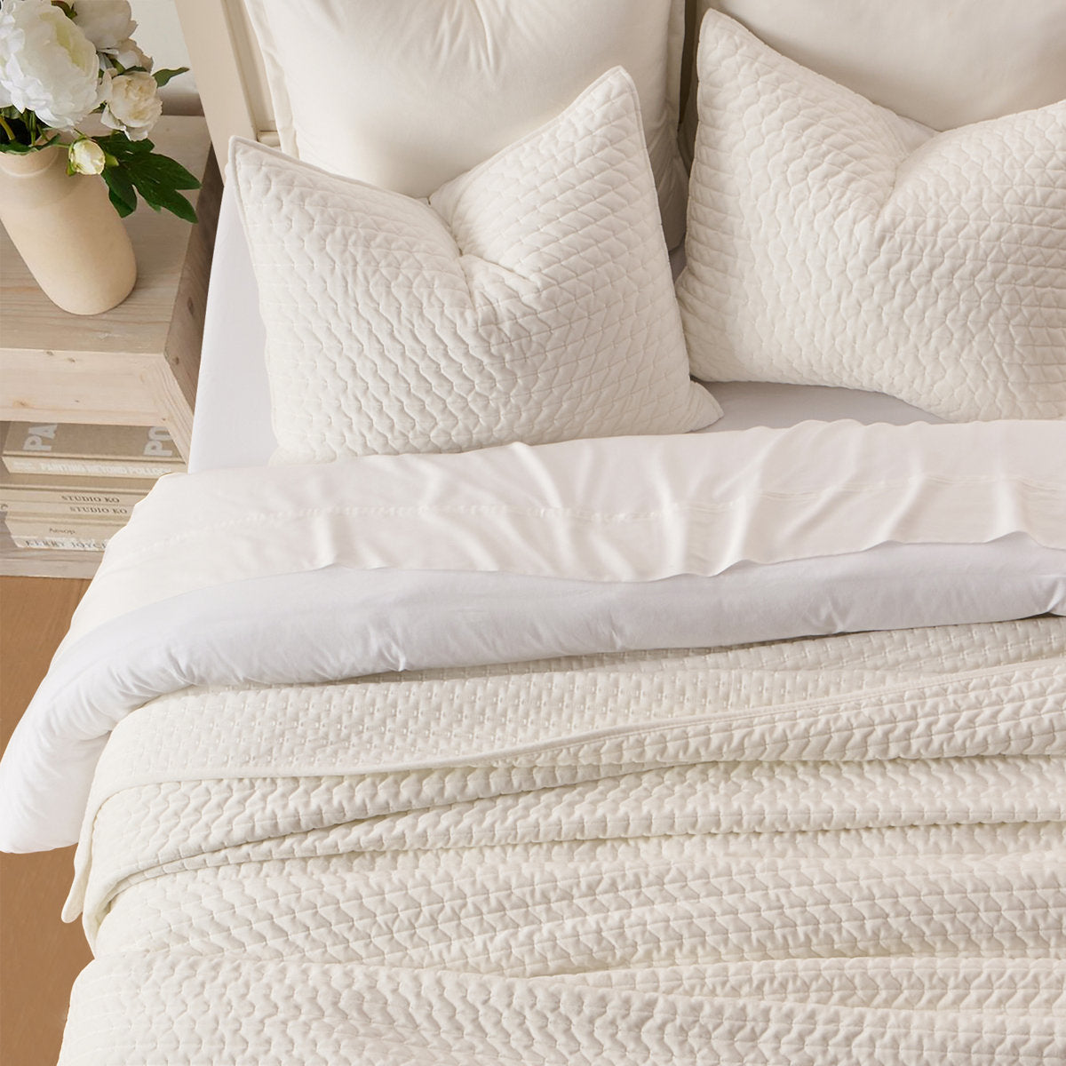 Hazel Cross-Stitch Velvet Quilt Set