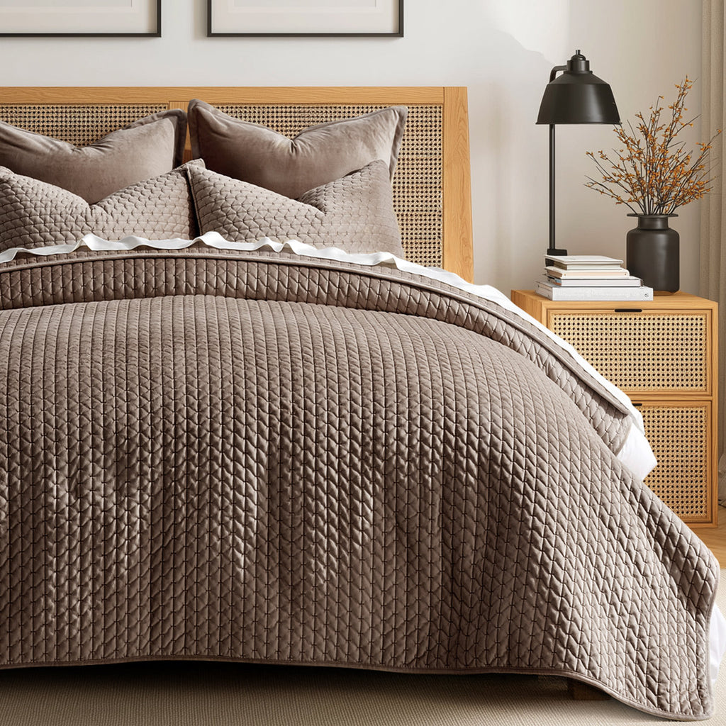 Hazel Cross-Stitch Velvet Quilt Set