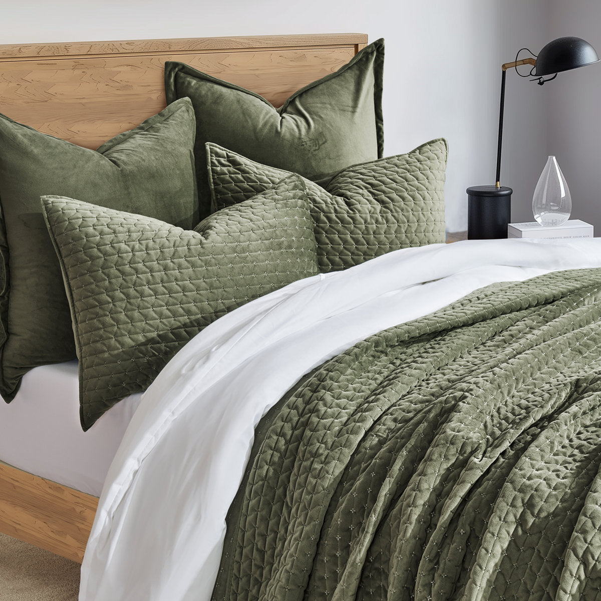 Hazel Cross-Stitch Velvet Quilt Set